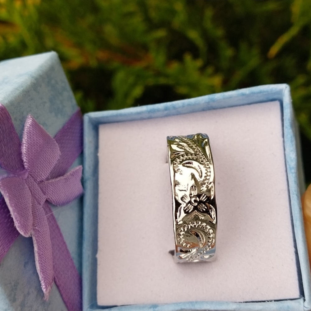 Gorgeous  925 silver Plated  Hand- Carved Leaf Filigree Ring.